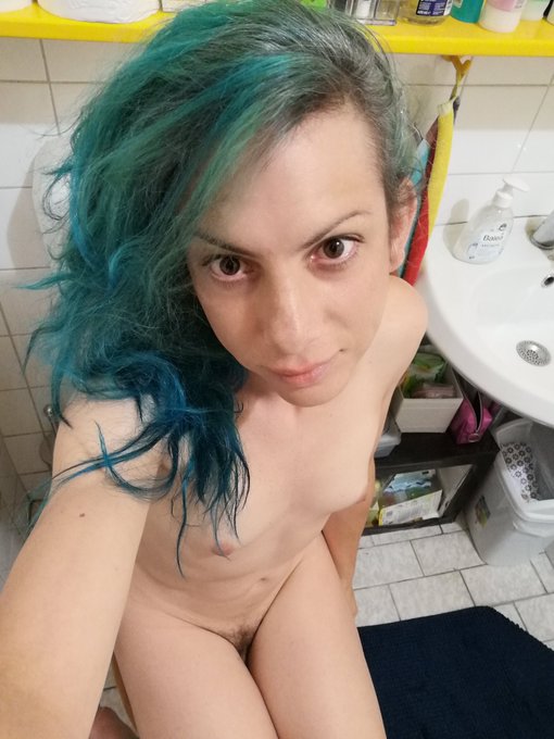 Me in my natural element ;)
#TransWoman #toiletselfie https://t.co/OiMdUTz90N