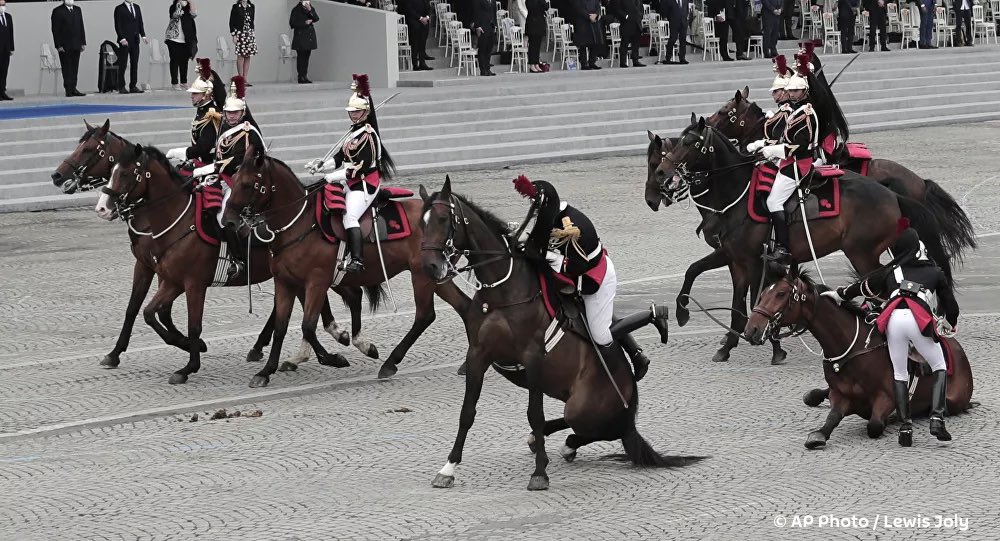 национальные праздники французов. день взятия бастилии парад. парад войск. национальный праздник франции. 14 июля день взятия бастилии во франции.
