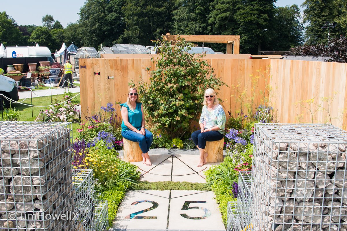 TimHowellX's tweet photo. #CountdownToTatton #RHSTatton 6 days to go. 2017 “The Mid Cheshire Remember Me Garden” by @JBINGHAMDESIGNS & @PlantingPenny highlighted the issue of dementia. Their 2019 garden “Let’s Go Fly A Kite” celebrated the 25th anniversary of the @childrentoday charitable trust. https://t.co/vW8vi94FJJ