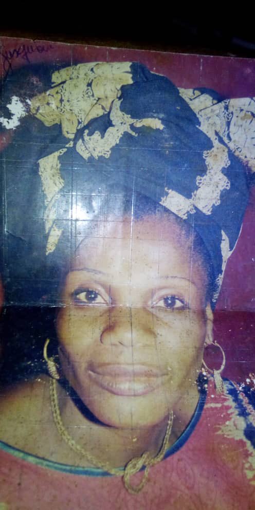 i__lucien's tweet photo. J’ai un petit qui est né au Cameroun et a perdu sa mère depuis des années et vit sans famille. 
Il veut retourner à Kinshasa et cherche la famille de sa mère.
On dit que Twitter fait des miracles donc j’essaie. Tosunga ye 😞😞 https://t.co/sUUmg3XKfT