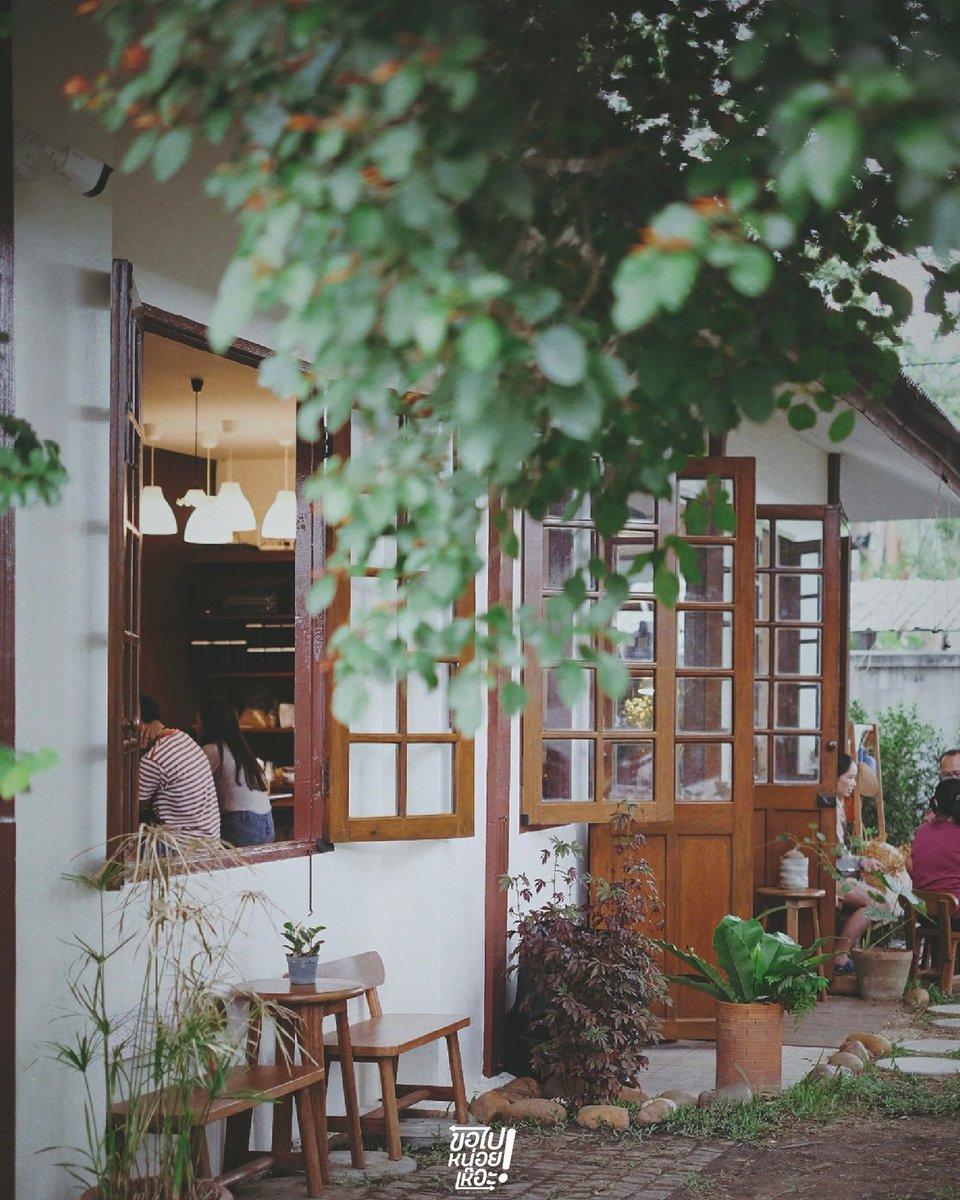 LetmeGOherr's tweet photo. ☕🌳 ─ สุขพอดี Simply Happyคาเฟ่สำหรับคนที่อยากหลบมุมวุ่นวายมาพักผ่อนกับบรรยากาศร้านที่มีความ cozy เล็กๆ พร้อมสัมผัสธรรมชาติจากการตกแต่งโทนไม้ๆ และต้นไม้อีกเพียบ

📍 พิกัด https://t.co/73I9Lpj6m3

#Reviewchiangmai
#ขอไปหน่อยเห๊อะ
#คาเฟ่เชียงใหม่ https://t.co/XfU51IQ2YI