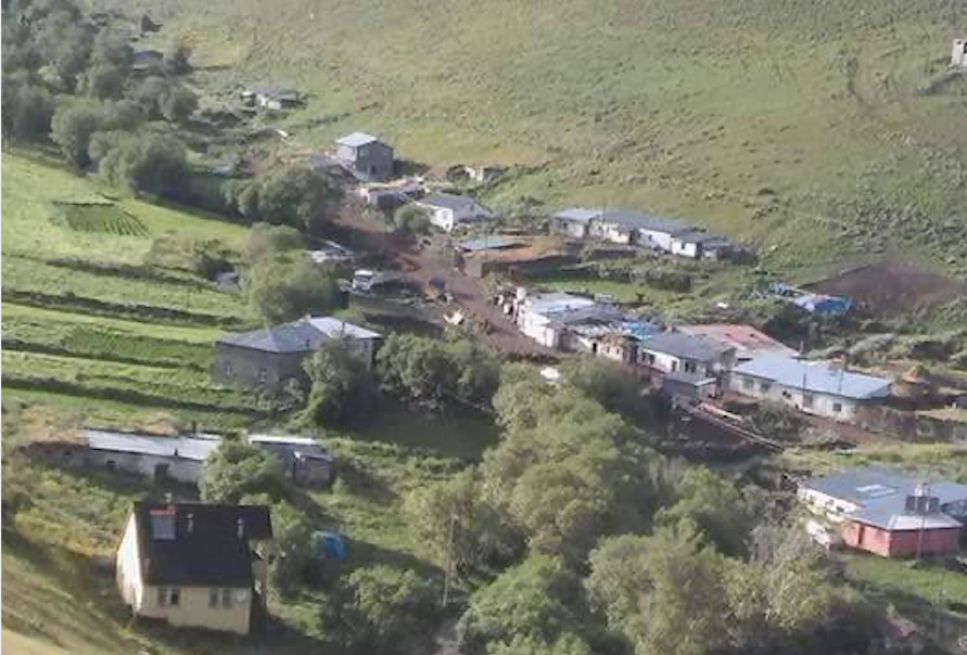 tetri_khari's tweet photo. #Ardahan'ın #Heva köyü. Dere anlamına gelen Gürcüce #hevi (#ხევი) kelimesinden türemiş bir yer adı. Bundan dolayı 1959'da köye #Derindere denmiş. Çok eski kalesi var. İşte köyün tarihçesi:
https://t.co/zfUfTihefv https://t.co/dsnLOsVfpI