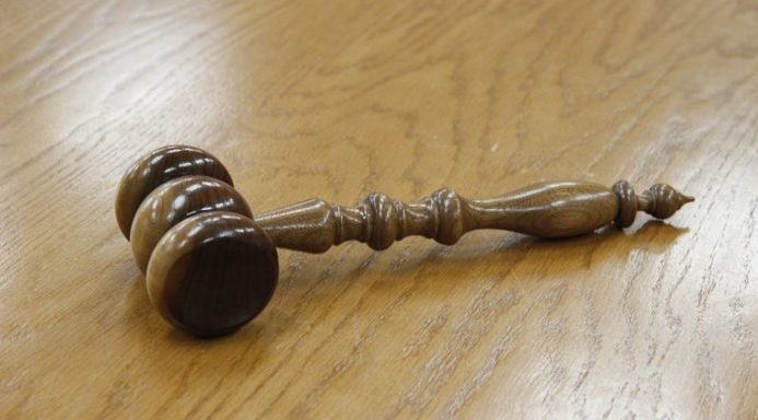 ClareFM's tweet photo. Clare Man Charged With 77 Counts Of Rape Against Child Over 12 Year Period Pleads Not Guilty To Each Count https://t.co/Aus6hw5Q4Y https://t.co/EAMvJEqHa9