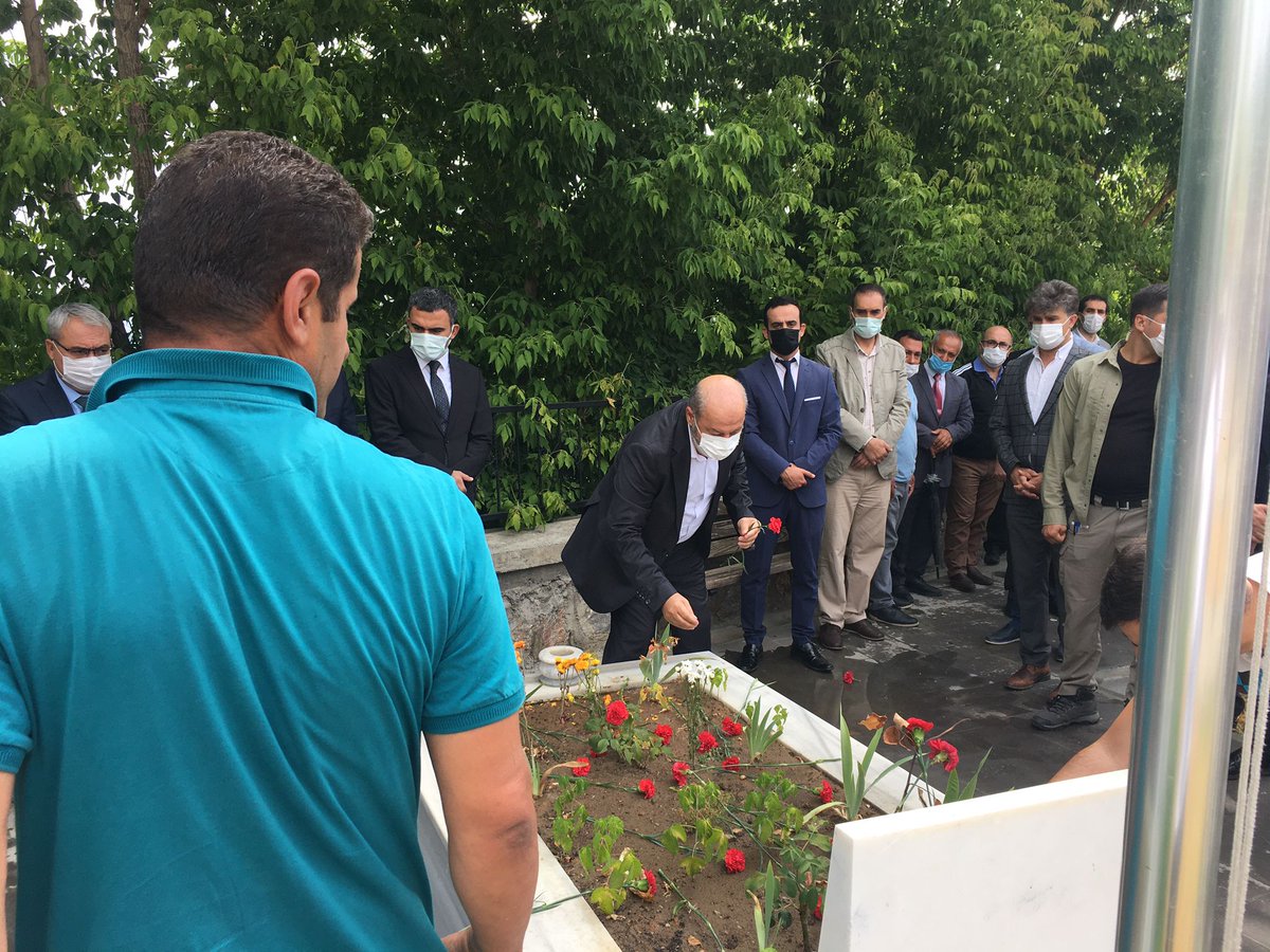 ibrahimavci49's tweet photo. "Bayrakları bayrak yapan üstündeki kandır; toprak, eğer uğrunda ölen varsa vatandır." 🇹🇷

#15Temmuz demokrasi ve milli birlik günü etkinlikleri kapsamında şehitlerimizi il protokolümüz ve teşkilatlarımızla birlikte ziyarette bulunduk. https://t.co/JSWVRlnC5v
