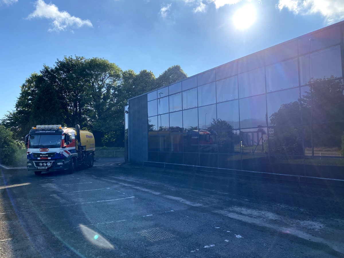StoreGuardian's tweet image. It's been a busy first week since we got the keys to our new site in Cirencester. First jobs have been fixing security &amp;amp; tiding up the site after years of no TLC🧹🧽. Already looking much better! 

#cirencester #storage #selfstorage