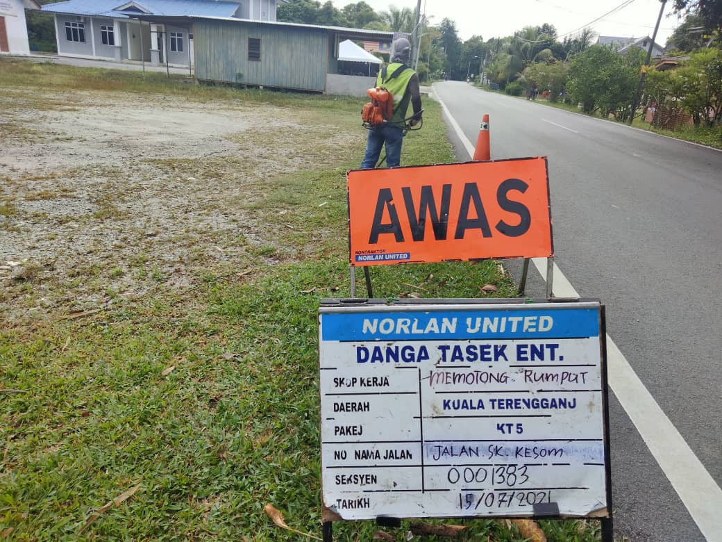 AHTNU_Area2's tweet image. Info 15.7.2021
Jalan SK Kesom, Kuala Terengganu

R03
Team #KualaTerengganu
Kerja-kerja memotong rumput (pusingan Julai)

Rumput Rapi dan Kemas

#ThisIsKualaTerengganu
#TSRM
@JKRTerengganu
@jkrktganu