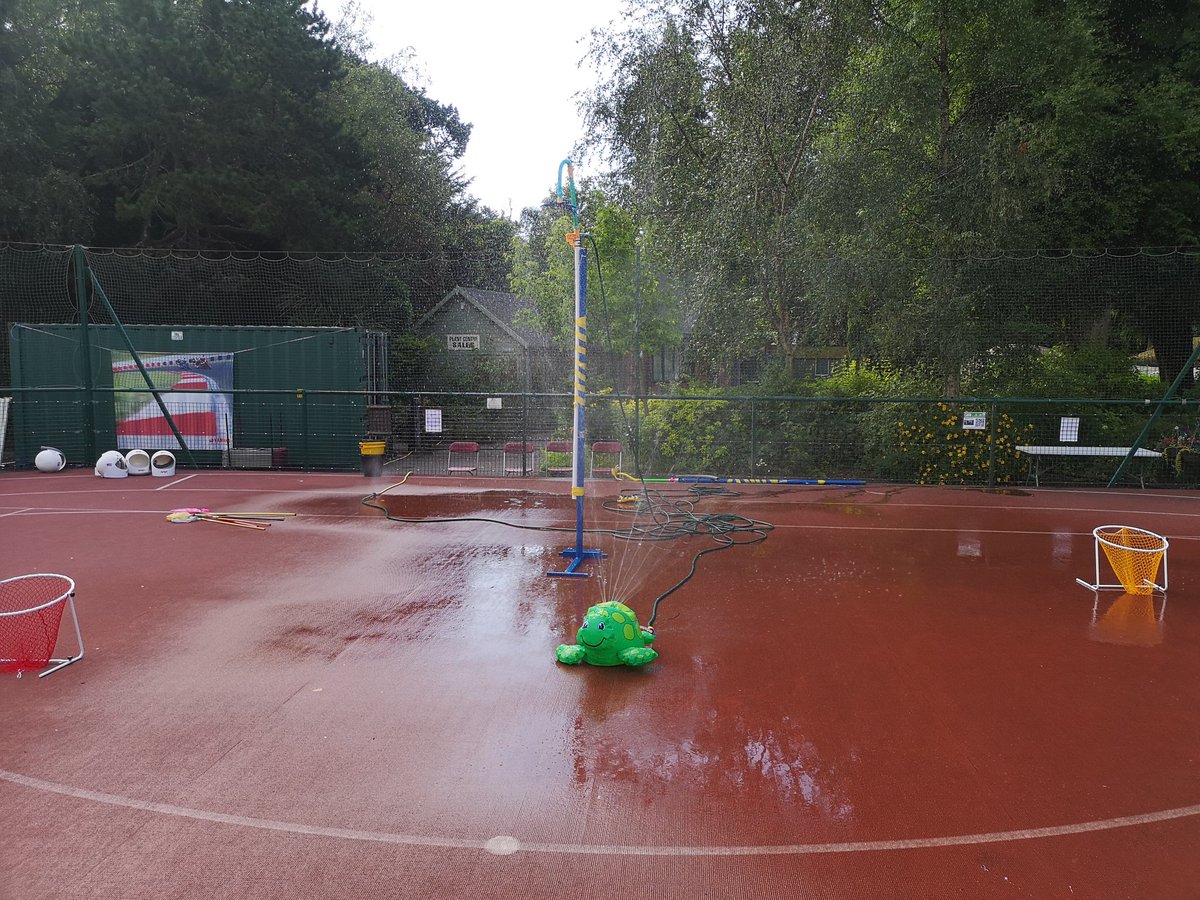 MrHmultisports's tweet photo. Ding Ding Round 2. It's the early years turn for their Sports Day at @LivabilityVEC. We may get wet!! Bring it on... #SportsDay2021 #sendactive #inclusivesport #SHOUTaboutSEND @SGO_Poole @DorsetGames @LivabilityUK @EYFSF https://t.co/rtXe0ZCES1