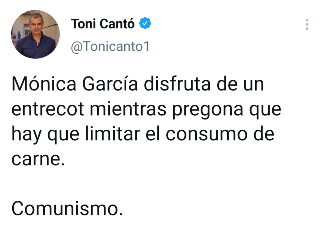 Toni Cantó disfruta de un chiringuito mientras pregona que hay que acabar con los chiringuitos.

Mamarrachismo.