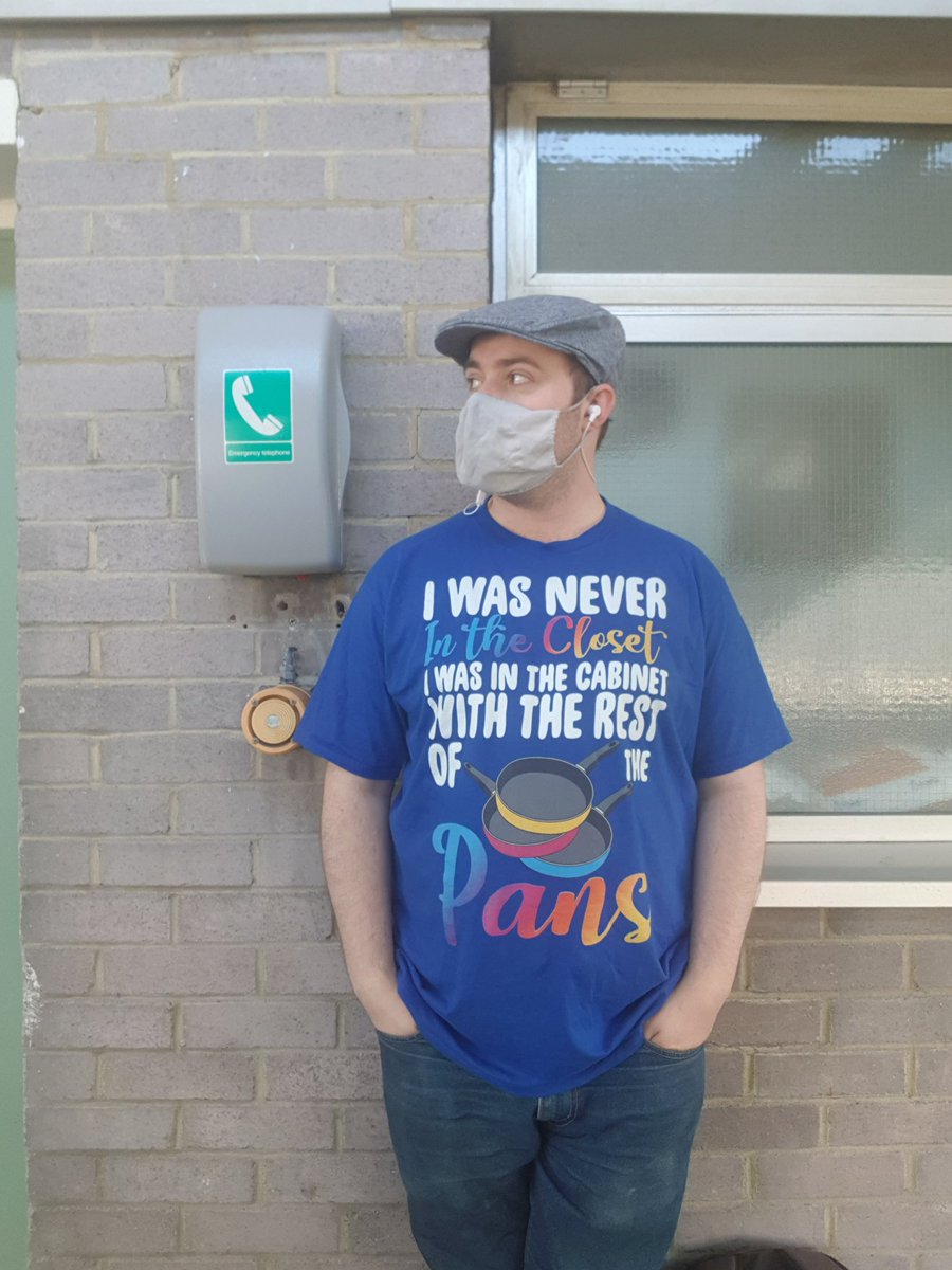 RobertT55553338's tweet photo. Currently waiting for the train as my bike is out of action again ๐ but thought I would take this opportunity to show off my new top. #panpride #pansexual #lgbtq #comedytshirt https://t.co/XBTMPw5Bg8