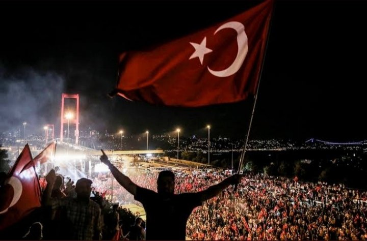 Millet iradesini ve demokrasimizi hedef alan 15 Temmuz hain darbe girişiminin yıldönümünde; şehitlerimizi rahmetle anıyor, gazilerimize şükranlarımızı sunuyoruz. #15Temmuz