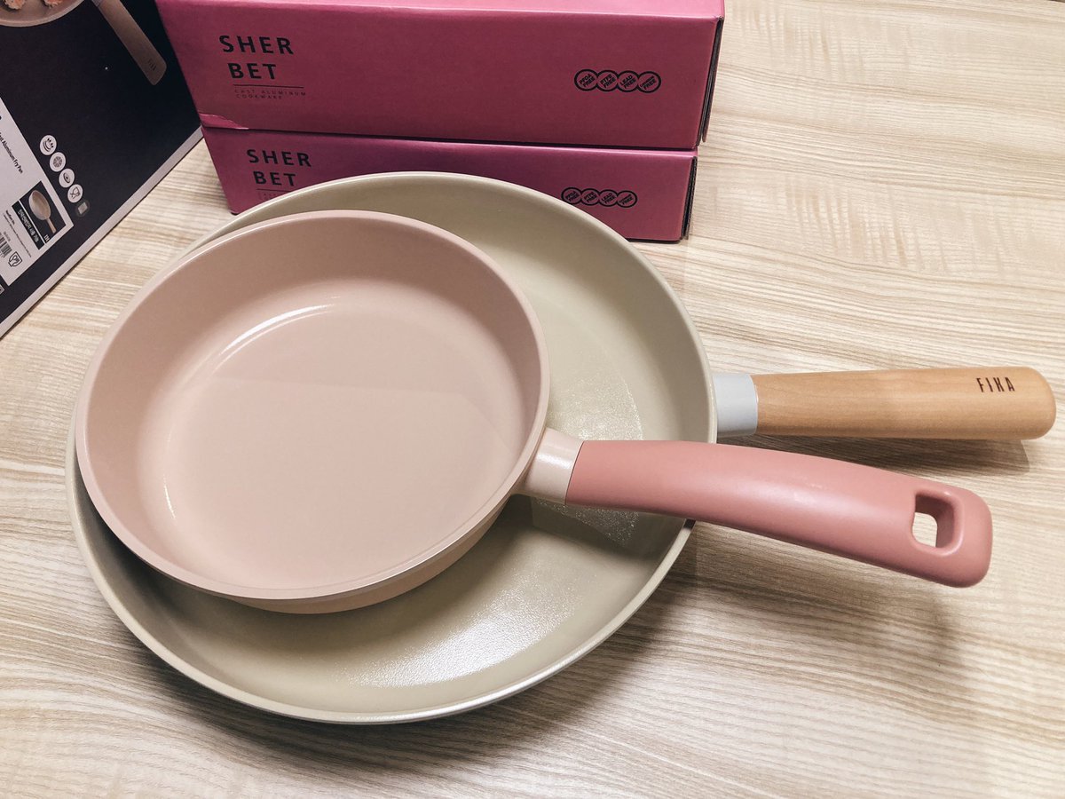 chiariines's tweet photo. 粉紅色的鍋子真的好可愛喔。
#tainan #taiwan #台南 #台灣 #대만 #타이난 #阿瑞的迷妹窩 #미니멀리즘 #미니멀라이프 #방꾸미기 #방스타그램 #원룸꾸미기 #인테리어 #디자인 #가구배치 #minimalism #minimalife #roomdecor #homedecor #interior #neoflam #fika https://t.co/DGQFNPyUT1