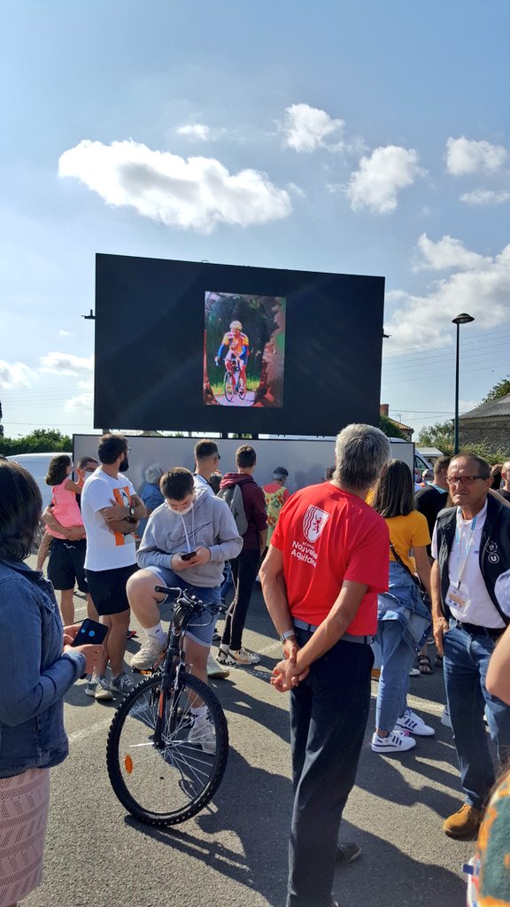 tour79's tweet photo. #tour79 - Etape 5

Remise des prix - Séquence émotions - Remerciement à M.Robin Jaky Président du Comité d'organisation du Tour cycliste des Deux sèvres par @renoux_maxime ! Il quitte ses fonctions sur le Tour ! Merci à lui ! 👏 https://t.co/LV0NzkOMFK