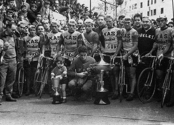 VCANDALUCIA's tweet photo. NOTA DE PRENSA -- FALLECE ANTONIO GÓMEZ DEL MORAL, LA MAYOR LEYENDA DEL CICLISMO ANDALUZ Y DIRECTOR DE CARRERA DE LA VUELTA A ANDALUCÍA - https://t.co/gO8vrjtVFx https://t.co/LCESdXWsVI