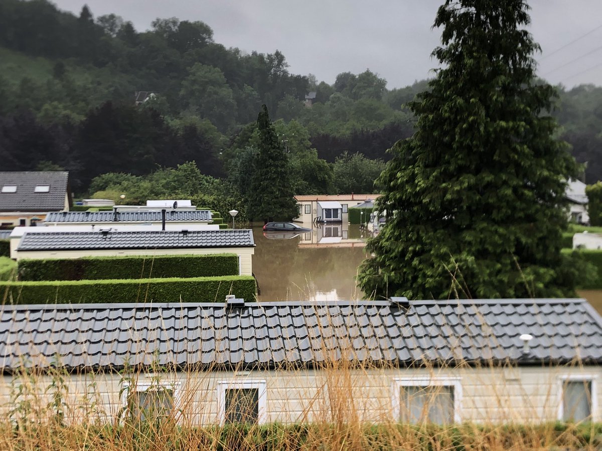 Situatie van de ourthe in Sy (Ferrières - hamoir) met water aan de spoorwegbrug. Wo 18.00 en Di 08.00 uur. #zondvloet #autoverzopen #water #ourthe #overstromingen #funadventure #vakantie #crue #vrtnws <a href="/vrtnws/">VRT NWS</a>