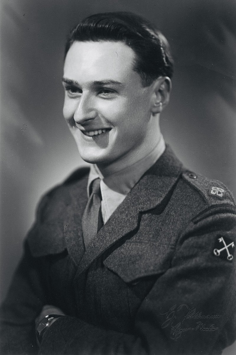 Remembering Gordon Highlander, Ferrari dealer, cricketer, farmer, hotelier &amp; publican Ian Stewart, co-founder of Ecurie Ecosse, born #OnThisDay in ’29. A gentleman racer, he was nonetheless damn quick, beating Stirling Moss at Charterhall in ’52, both of them in C-Type Jags.(1/2)