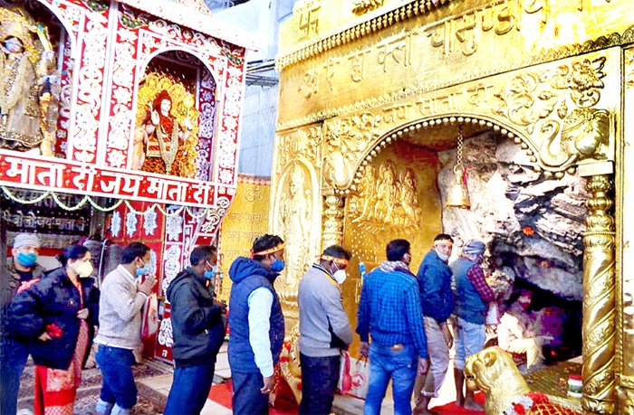 JagbaniOnline's tweet photo. ਮਾਤਾ ਵੈਸ਼ਨੋ ਦੇਵੀ ਜਾਣ ਵਾਲੇ ਸ਼ਰਧਾਲੂਆਂ ਲਈ ਖੁਸ਼ਖ਼ਬਰੀ; ਯਾਤਰਾ ਮਾਰਗ ’ਤੇ ਹੀ ਹੋਣਗੇ ‘ਆਰਤੀ’ ਦੇ ਦਰਸ਼ਨ
https://t.co/REJrOlTZvA
#MataVaishnoDevi #Aarti #Darshan #Devotees #YatraRoute #LED #Screen https://t.co/kjxivkrh2m