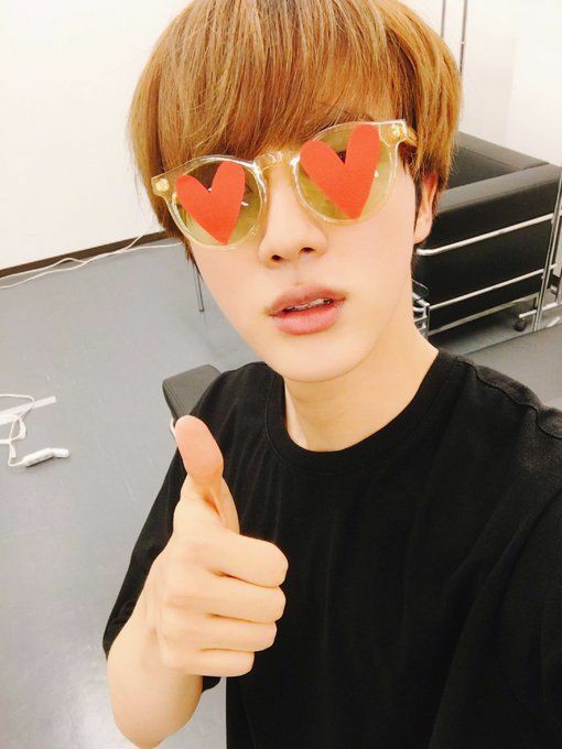 Santa_0104_'s tweet photo. Cool shade stunner jin ~ a thread https://t.co/5bYZEotNl6