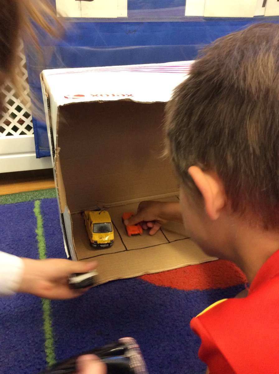 green_columbia's tweet image. Parents, look how much fun we are having with a box. @ctl_columbia @yellow_columbia #hoursoffun