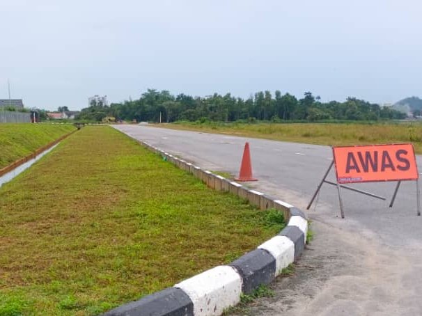 AHTNU_Area2's tweet image. Info 15.7.2021
Jalan SPRM, Kuala Terengganu

R03
Team #KualaTerengganu
Kerja-kerja memotong rumput (pusingan Julai)

Rumput Rapi dan Kemas

#ThisIsKualaTerengganu
#TSRM
@JKRTerengganu
@jkrktganu