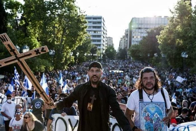 silaserafim's tweet photo. Ενας σταυρος και μια σημαια, νομιμοποιουν ως πατριωτικη, οποιαδηποτε σαχλαμαρα, ανοησια, μπουρδα αλλα και επικινδυνη, ρατσιστικη, φασιστικη αποψη εν κατακλείδι. 
Η παροιμια "τα ρασα δεν κανουν τον παπα", δεν βγηκε τυχαια. Βγηκε γιατι πολλοι τσιμπανε. https://t.co/BEznjcYceh