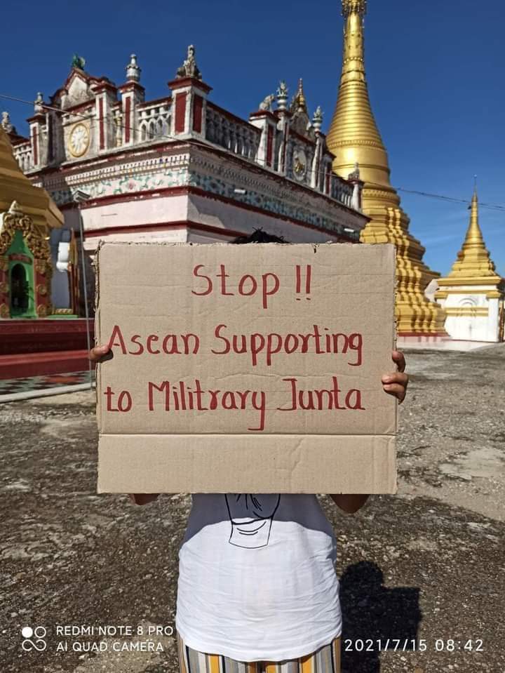 LeeDam_3's tweet photo. Students in Kone Ywa village, Yinmarpin Tsp protest against the military dictatorship and call for peace in Myanmar.
#MyanmarCovidSOS
#July15Coup
#WhatsHappeningInMyanmar https://t.co/tJ10ON5poH