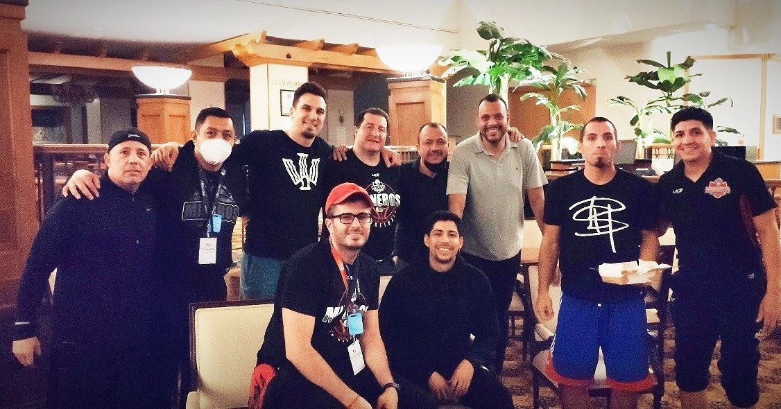 memot4correa's tweet photo. #TBT La foto.......!!! 📸
.
.
Puro novaton 🏀
.
.
#soriano #orlando #pery #stoll #neto #pablo #memot #allans https://t.co/AbAtAXz96i