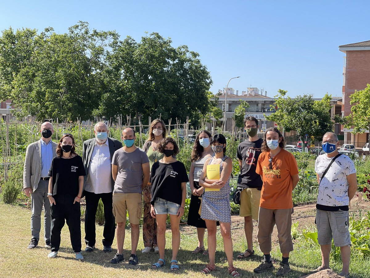 ajmanresa's tweet photo. 🥬 Els Horts Ecològics i Comunitaris de la Culla compleixen dos anys al barri de La Balconada amb totes les parcel·les ocupades.
ℹ️ Més informació a https://t.co/mZwn7KOF0F https://t.co/ZomLmWzw1h