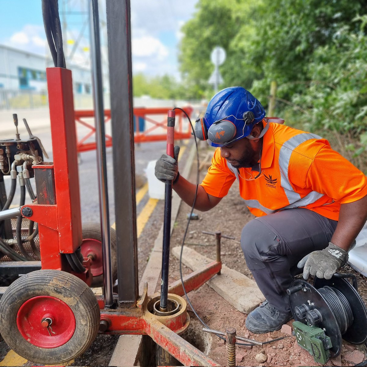 We are providing uxo support today in Iver. The  drilling team is using a trackted window sampler. We carry out survey every 1m and integrate to their team seamlessly
primelyltd.co.uk 

#primelyltd #geotechnicalengineering #geoenvironmental #uxo #eod #uxosurvey #cptsurvey