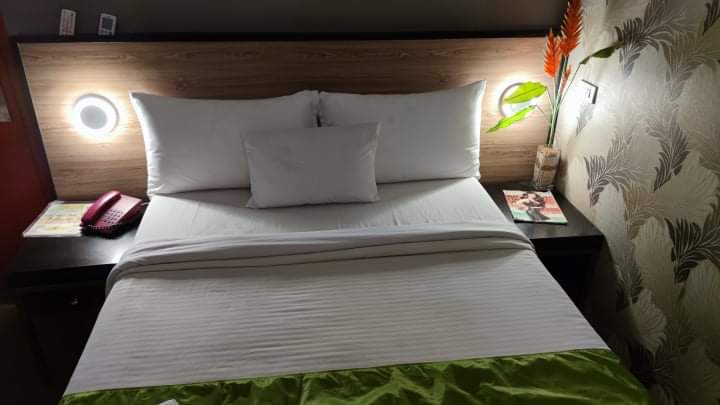Djdiyes's tweet photo. First time in this hotel na papalaban. π€π #alterpinoy #safesexisfun https://t.co/WyEaHamYtI