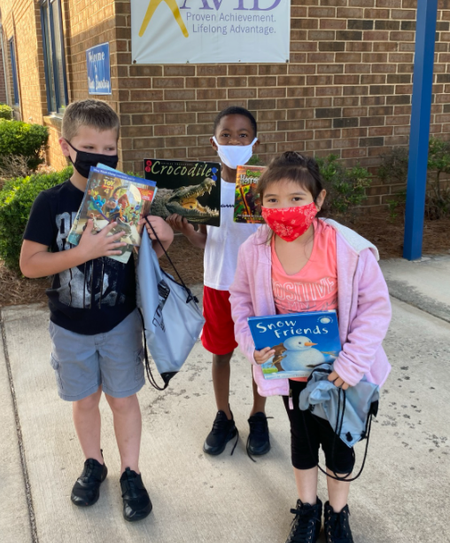 MillerEduLeader's tweet photo. Thank you, @UCPSNC book bus! Simba found a story with his name in it! Look at all the fun things we are going to read! @WingateES_NC @MarshvilleES_NC @AGHoulihan @Renee_McKinnon1 https://t.co/0E9JeUWTNA