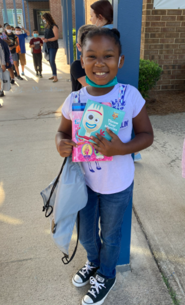 MillerEduLeader's tweet photo. Thank you, @UCPSNC book bus! Simba found a story with his name in it! Look at all the fun things we are going to read! @WingateES_NC @MarshvilleES_NC @AGHoulihan @Renee_McKinnon1 https://t.co/0E9JeUWTNA