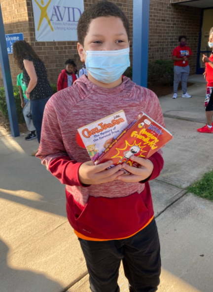 MillerEduLeader's tweet photo. Thank you, @UCPSNC book bus! Simba found a story with his name in it! Look at all the fun things we are going to read! @WingateES_NC @MarshvilleES_NC @AGHoulihan @Renee_McKinnon1 https://t.co/0E9JeUWTNA