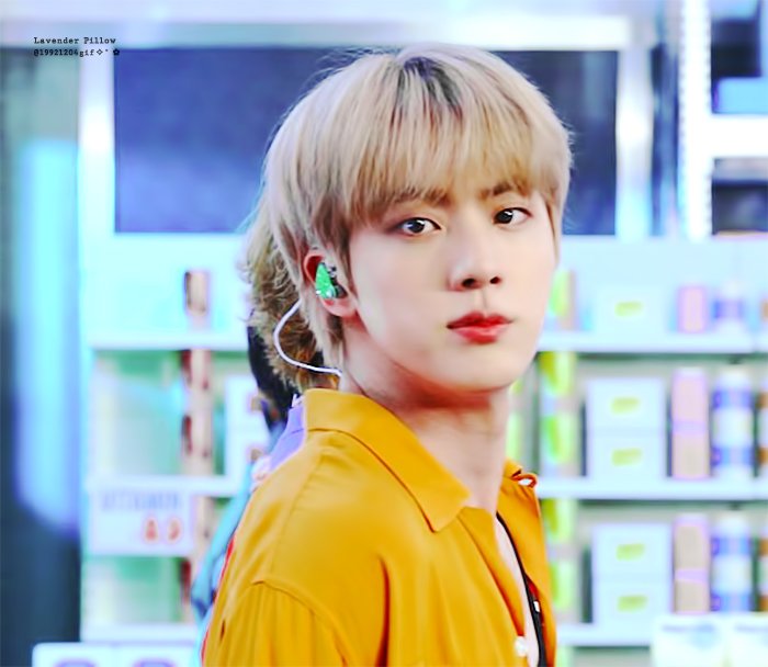 seokjinyeogiya's tweet image. omg so Seokjin went viral yesterday on FNS Music Festival as the third one from the left in a yellow/orange shirt and red-white tank top 🤩

they were blown away by seokjin&apos;s cuteness and his amazing performance 😍

#FNSでBTS #방탄소년단진 #진 #Jin #SEOKJIN #ジン @BTS_twt