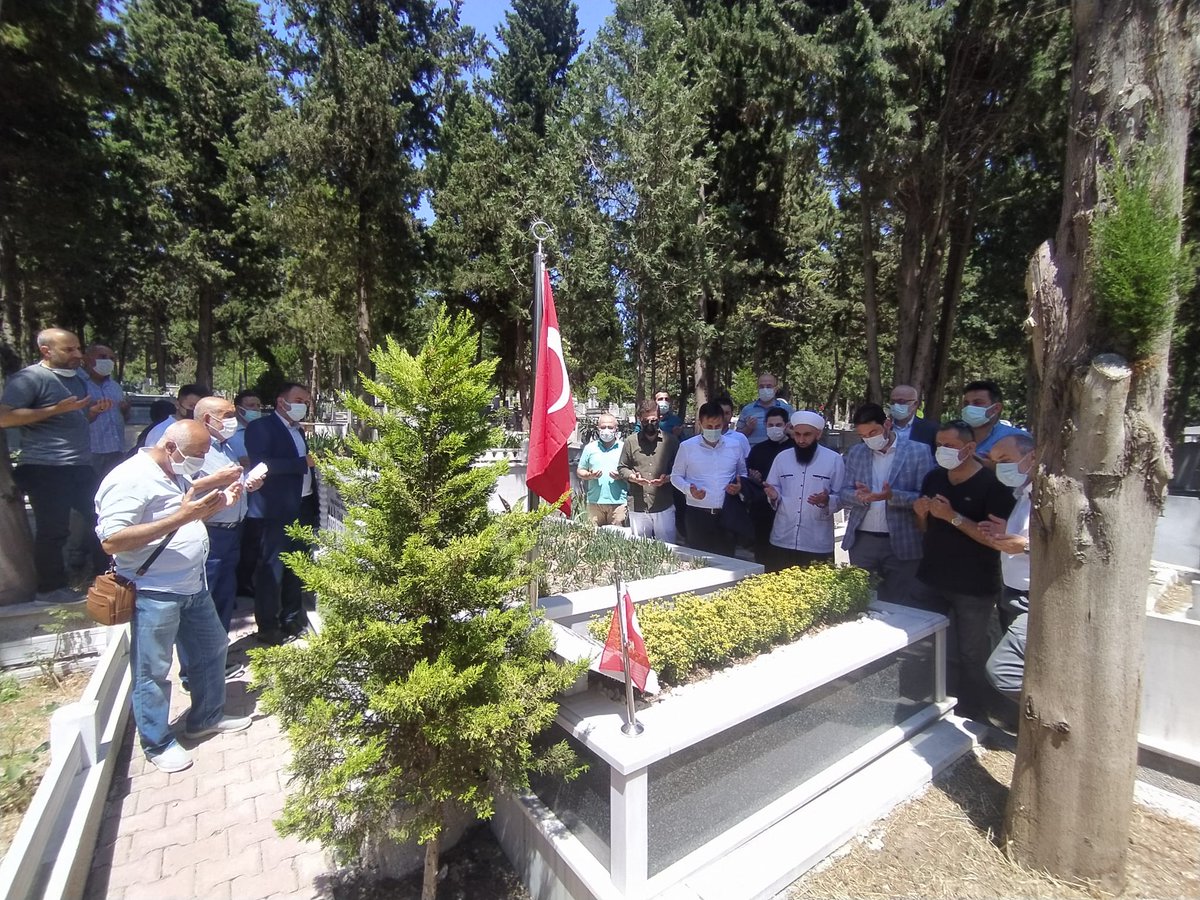 Fatihtunaa's tweet photo. "Kahramanlar can verir, yurdu yaşatmak için..."

#15Temmuz gecesi vatanın ve milletin selameti için şehit olan ilçemiz şehitlerinden, Mahir Ayabak ve Mehmet Karaaslan kahramanlarımızı kabri başında dualarla yâd ettik.

#TürkiyeGeçilmez https://t.co/0F0XSr1pP9