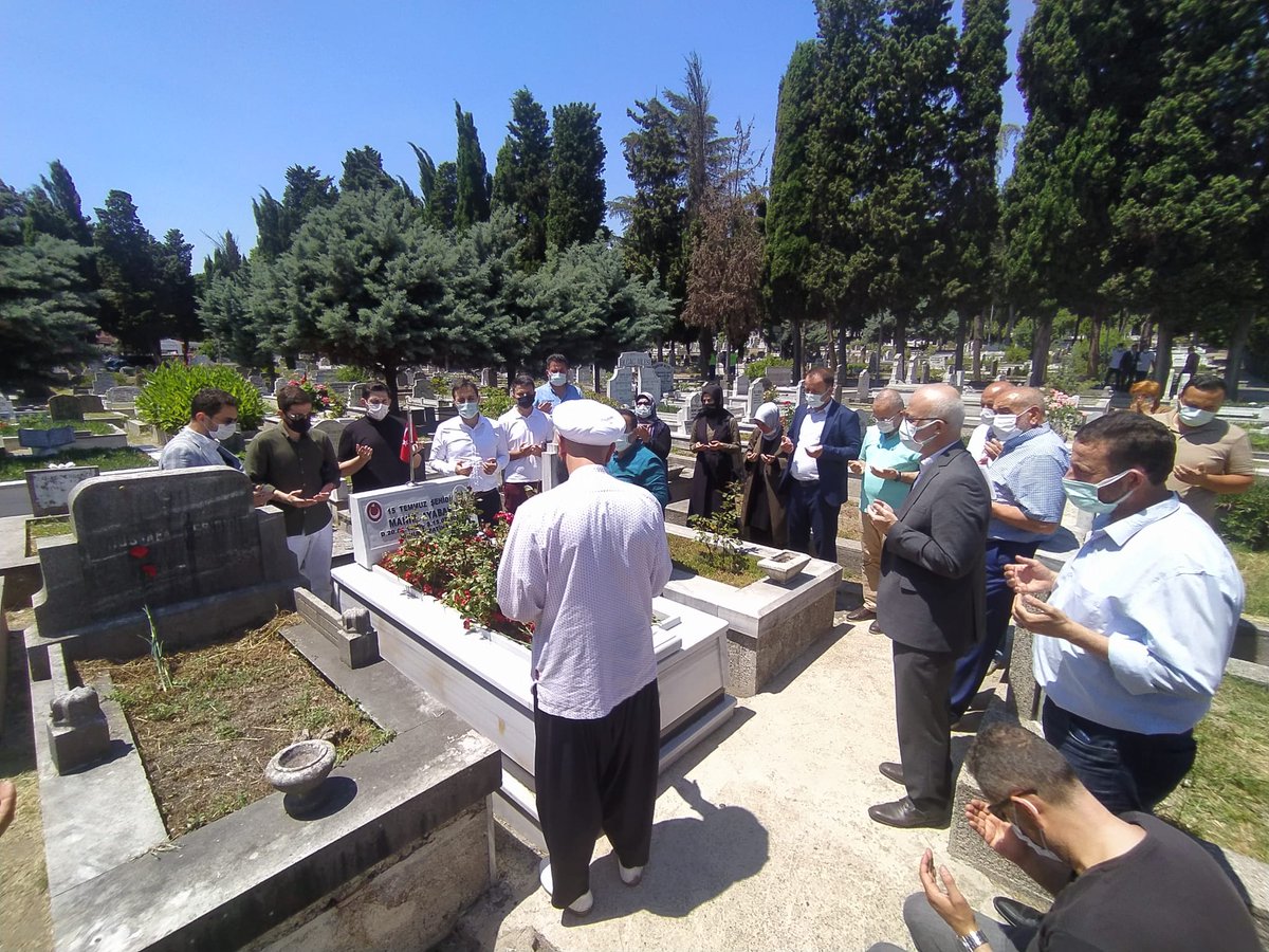 Fatihtunaa's tweet photo. "Kahramanlar can verir, yurdu yaşatmak için..."

#15Temmuz gecesi vatanın ve milletin selameti için şehit olan ilçemiz şehitlerinden, Mahir Ayabak ve Mehmet Karaaslan kahramanlarımızı kabri başında dualarla yâd ettik.

#TürkiyeGeçilmez https://t.co/0F0XSr1pP9