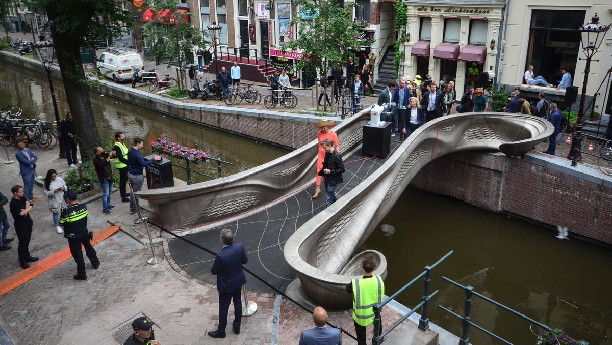 turinginst's tweet image. NEWS: World first as 3D printed steel smart bridge opens to pedestrians in #Amsterdam. The Turing&apos;s #DataCentricEngineering programme has been integral to its development, teaming up with @MX3D_AM and other collaborators

#MX3DBridge #smartbridgeamsterdam

bit.ly/3z2jJ7e