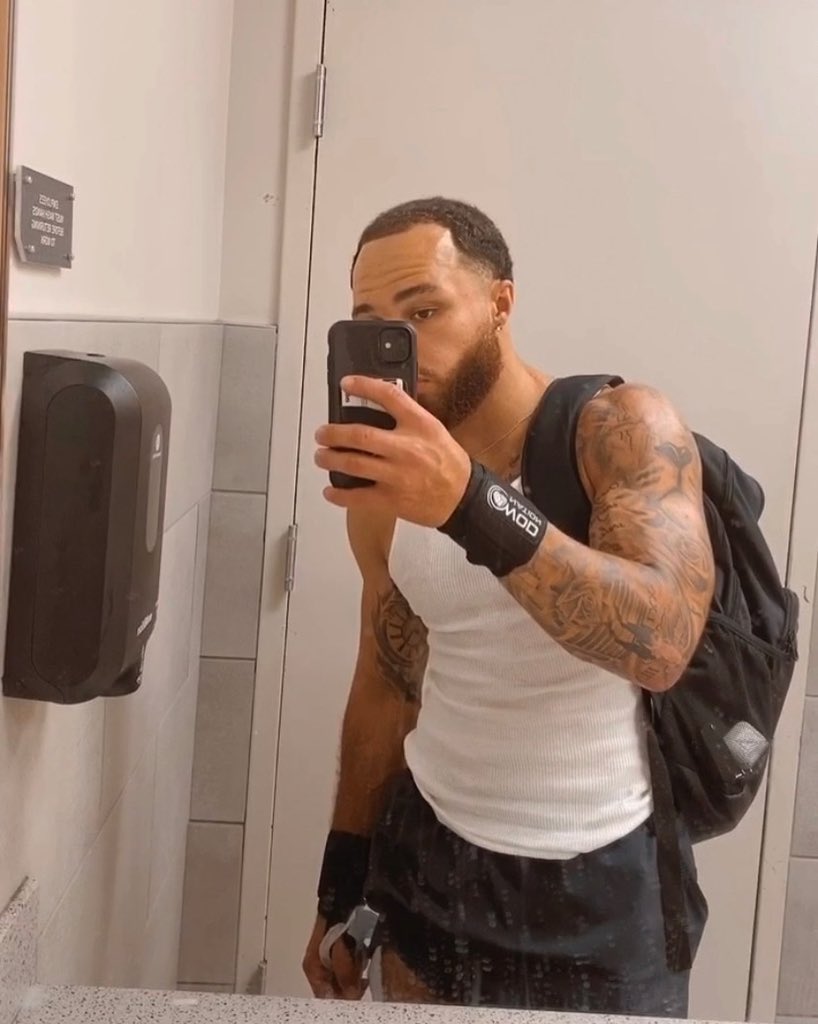 lilraayysvo's tweet photo. #bOSURollCall 
What’s good y’all my name is Ray..
✔︎ Senior
✔︎ Majoring in Accounting
✔︎ YSP Scholar
✔︎ Columbus, OH
✔︎ ΩMEGA⚡️
✔︎ Basileus of Iota Psi Chapter 
✔︎ Buckeye Leadership Fellow
✔︎ Fitness Coach
✔︎ Good vibes all semester, let’s make it a fun one💜 https://t.co/WA4xNQ1lQF