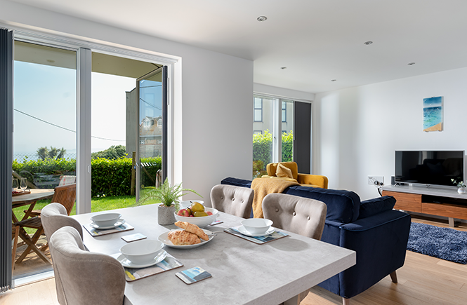 AspectsHolidays's tweet photo. New property! 1 Cordyline Croft (sleeps 4) is a luxurious, ground floor apartment. Enjoy sea views and a private parking space, where you can unload your luggage with ease and head straight into St Ives and explore this striking seaside town. More: https://t.co/cvEw8kffcf https://t.co/Ku11W6gaJW