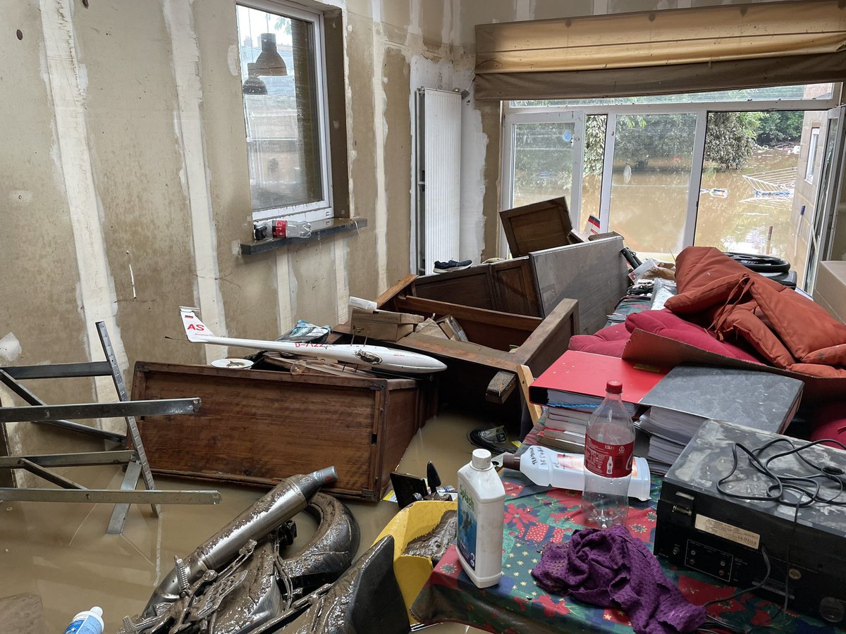coeurnoirdejais's tweet photo. Today was the worst day of my life. Our house got flooded up to the ceiling of the ground floor. Damages are uncountable as you can see on the pictures below, my father saw his entire life of hard work being devastated in less than an hour. Now all we owe can fit in half a room. https://t.co/izBUy5rlv7