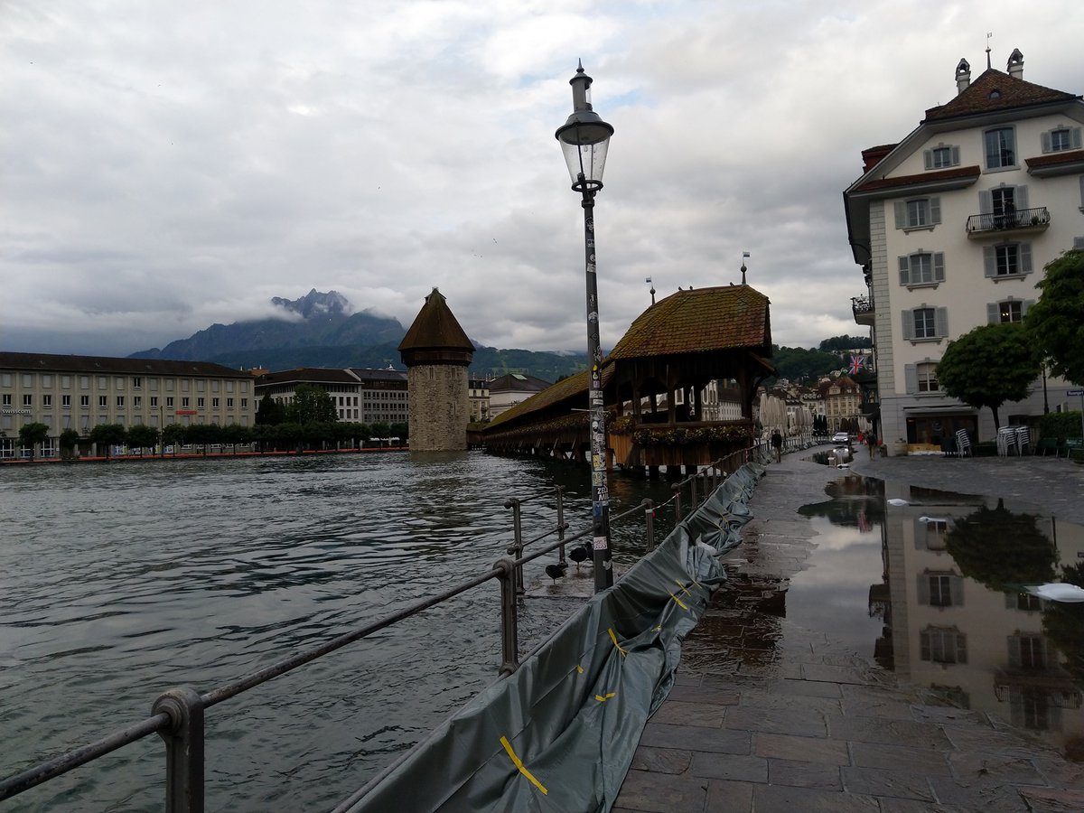 Luzern (im Bild) und viele andere Ortschaften in der Schweiz sind vom Hochwasser bedroht.