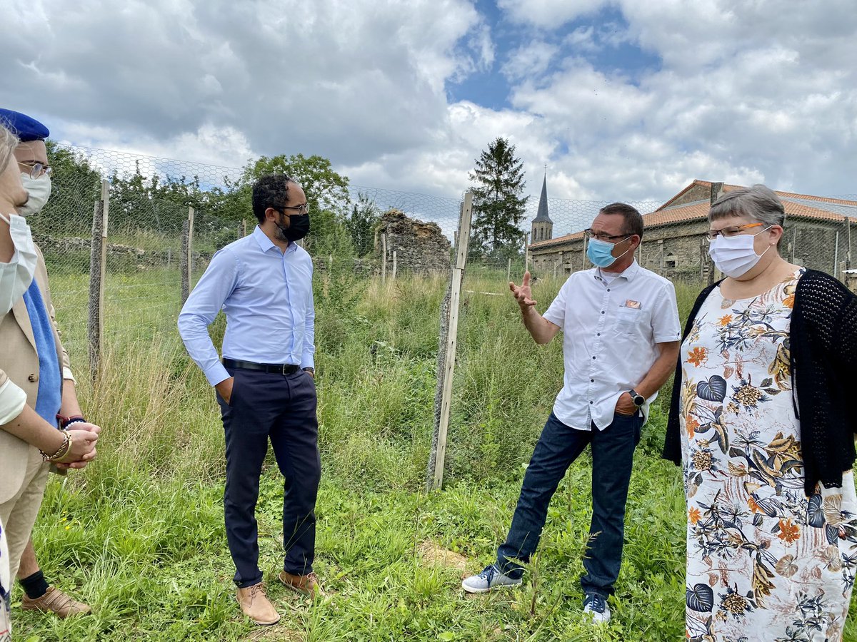 GuillaumeChiche's tweet photo. Visite de la Résidence Accueil La Bazonnière à #SaintPardouxSoutiers.
 
Portée par l’@UdafDeuxSevres et la commune, elle permet aux personnes en situation de fragilité d’être accompagnées, de retrouver un environnement serein et un rythme adapté à leurs besoins, en milieu rural. https://t.co/D9BGmzDaXp
