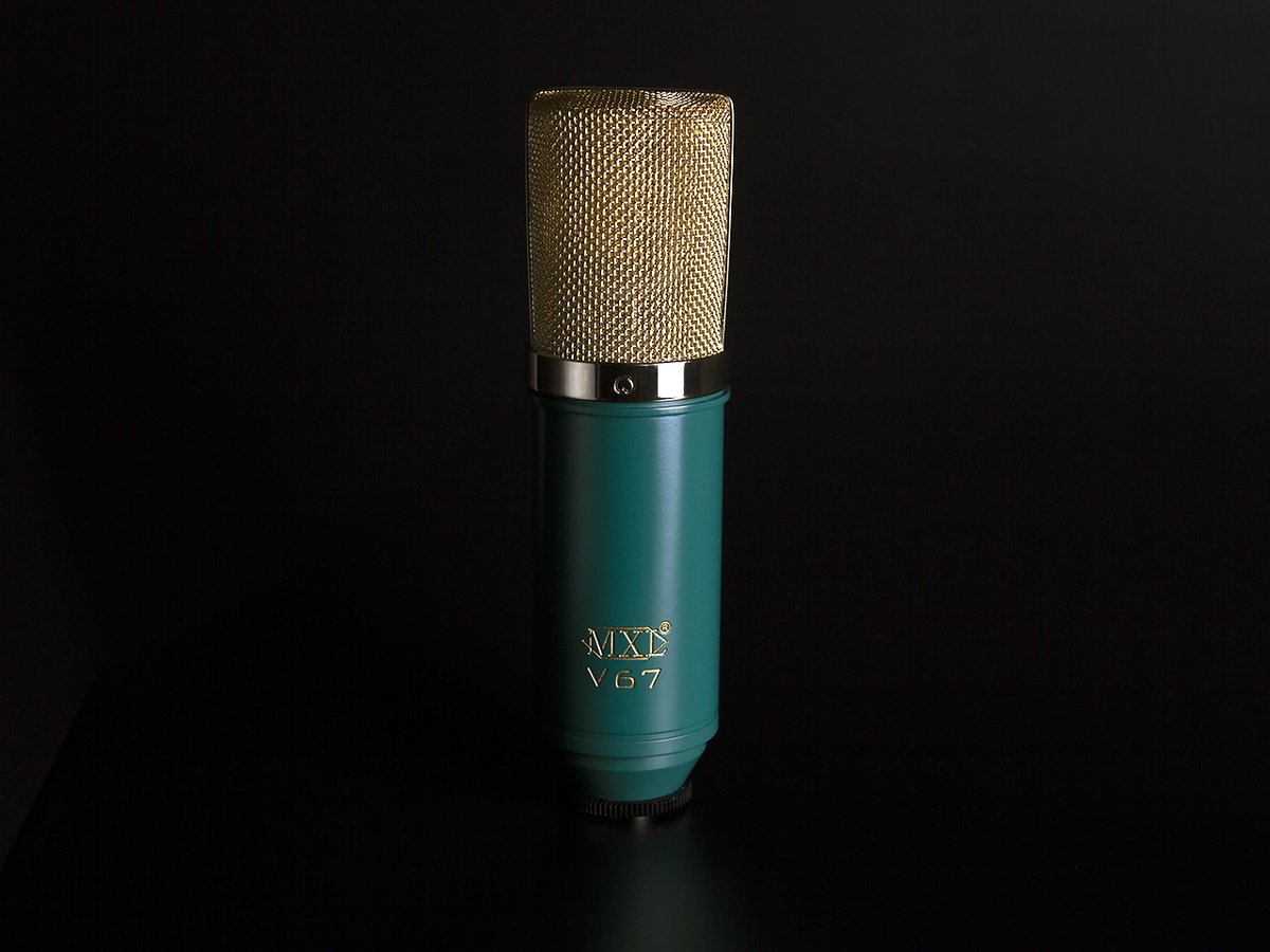 We like green and gold. wbu yay or nay?  

#mxlv67g #mxlmics #mics #condensermic #studiomic #musicproducer #musicproduction #musicproducermeme