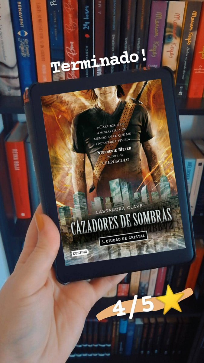 socioeli's tweet photo. Lectura terminada! Poco a poco voy avanzando con esta saga tan larga y la verdad es que va mejorando en cada libro. https://t.co/gdblDrNoRH