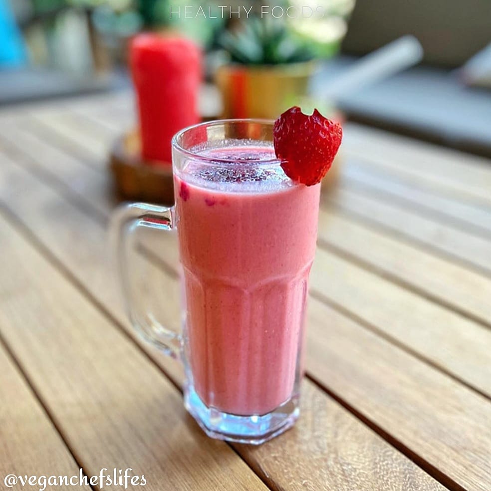 Çilekli Süper - B Milkshake 🤤😋
#vegan #veganmilkshake #veganiçecekler #içmenlazım #yemenlazım #tatmanlazım #görmenlazım #denemenlazım #VeganChef #veganfood #vegankitchen #vegantürkiye #veganworld #vegantarifler #vegandesert #veganmutfak #theganghumanfam