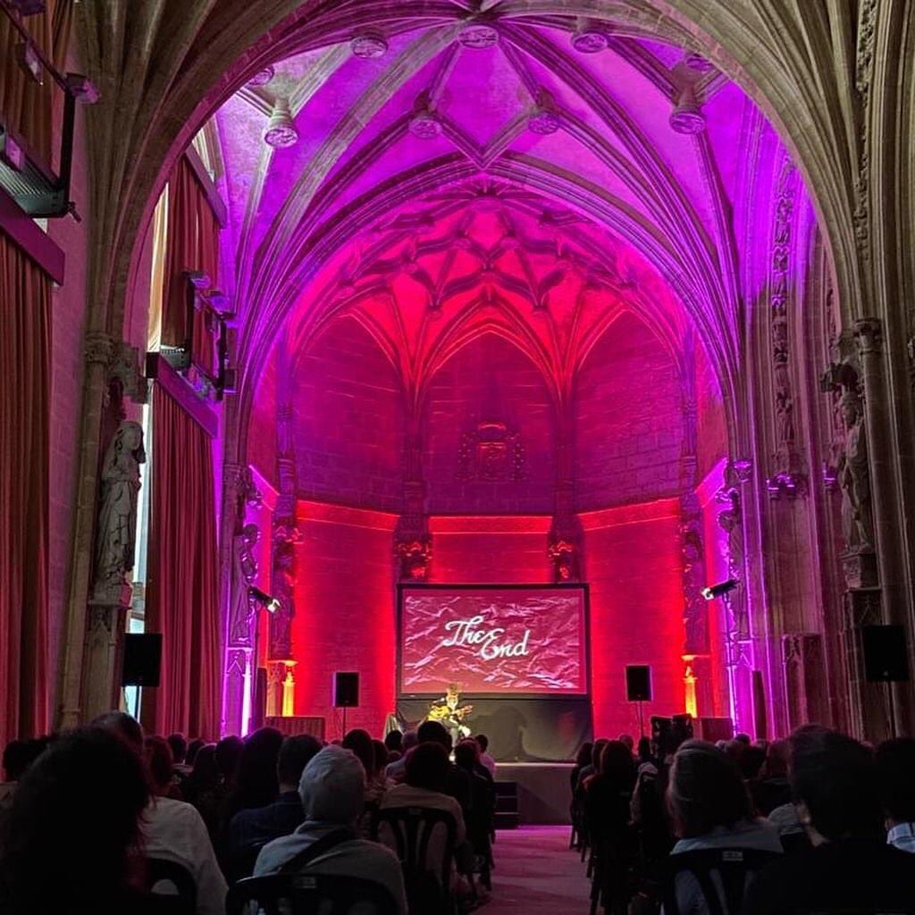 Momentazo en la Catedral de Vitoria.