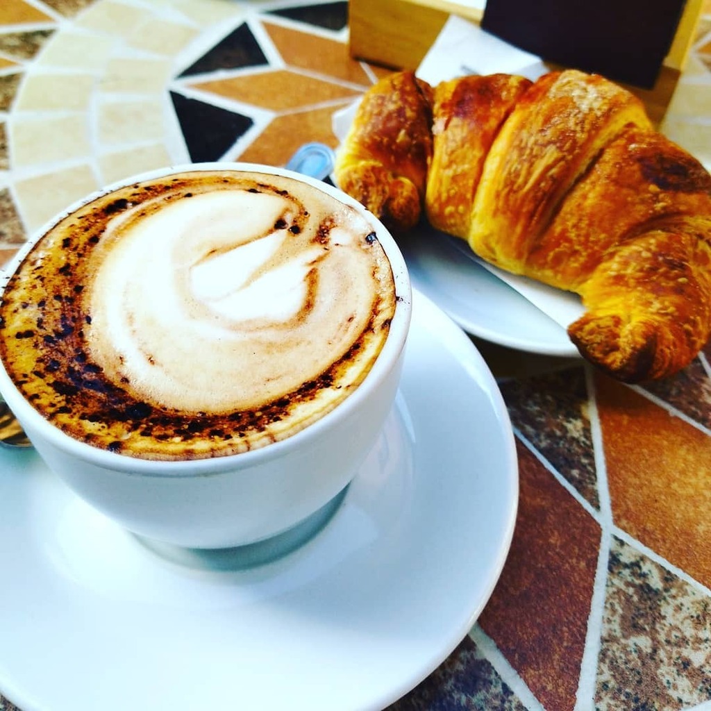 Rituals
•
•
•
#cappuccino
#italianstyle #ladolcevita 
#italiandays #italytravel 
#italytrip #italygram 
#italy_vacations #italyfood 
#Umbria 
#Italy 🇮🇹 instagr.am/p/CRV9YjOLhXD/