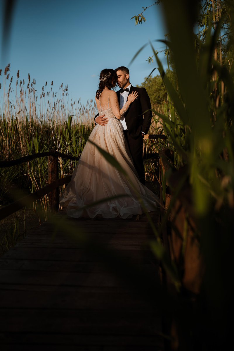 VasilijeBajilov's tweet photo. Love this photo just because I left them be in the moment.
#belgradeweddingphotographer #novisadweddingphotographer #radlovestories #thewonderescommunity #junebugweddings #theknot #weddingforward #dirtybootsmessyhair #lookslikefilm #lookslikefilmweddings #dirtybootstravel https://t.co/gZV56WTc5n