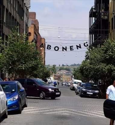 Dont bother going to maboneng😂😂 
#ShutDownGauteng  #KZNshutdown #VoetsekEFF #VoetsekANC  #boity