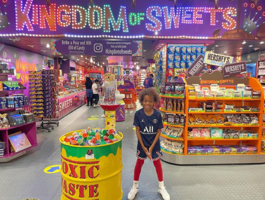 Kingdom_Sweets's tweet photo. The place of dreams, The Kingdom of Sweetsππ¬
#kingdomofsweets #kos #candy #sweets #chocolate #picknmix #americansweets #sweettalk #drink #food #instafood #instagood #americandrinks #softdrinks #thirty #foodie #delicious https://t.co/yP5fp54xym