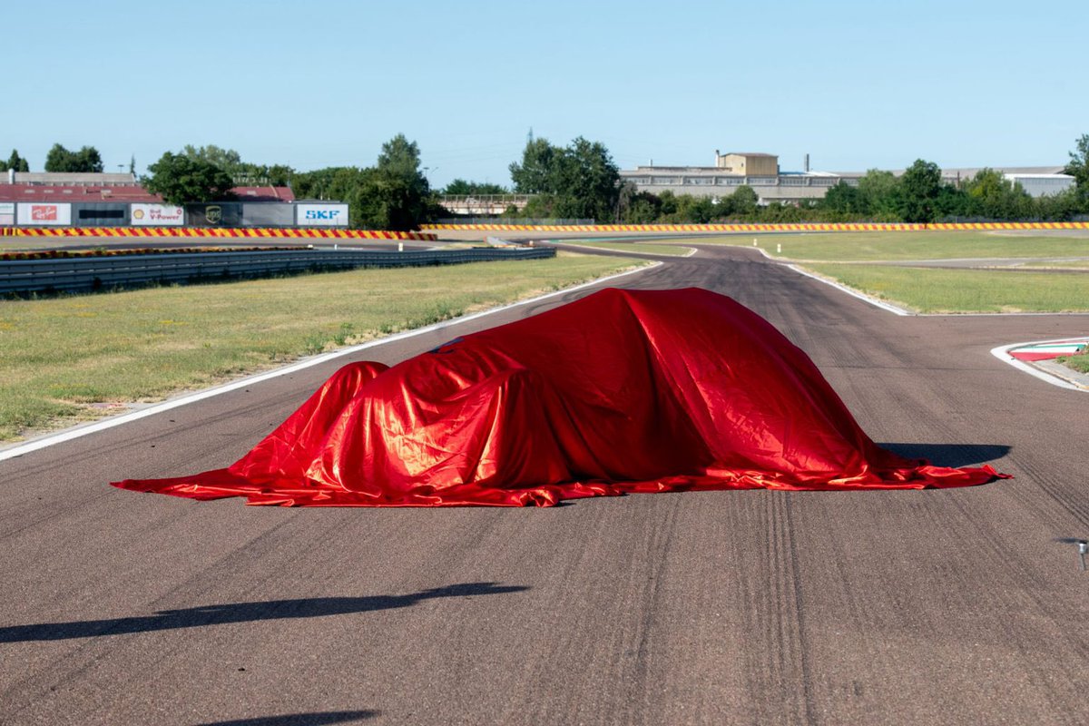 officialenzari's tweet photo. Ferrari celebrates 70 years since it’s first victory in Formula 1 👉 https://t.co/jbfloUgSDr 👈 👀 🏁
👇👇👇
https://t.co/p3pQKIkfQq #ferrari #cars #news #formula1 #375F1 #BritishGP #ScuderiaFerrari #Silverstone #enzari https://t.co/OFqnFLSvXl